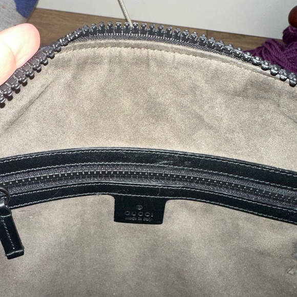 100% authentic Gucci crossbody bag!! Gently used, but great for any occasion!! - Picture 6 of 7